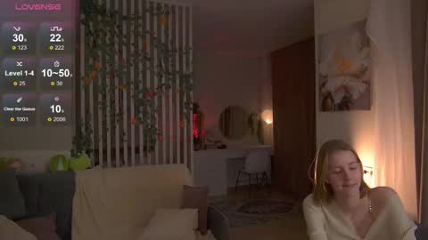 Snapshot of sofiapure18 chatting on November 29, 8:12 pm Sofia Help me overcome shynes with 100 thumbs up online show from November 29, 8:12 pm