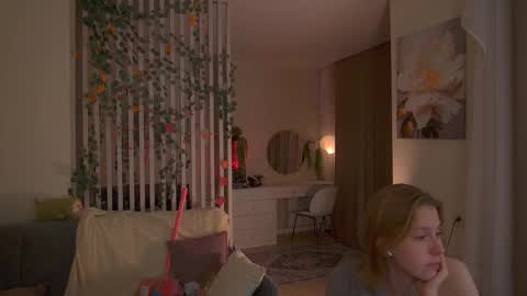 Snapshot of sofiapure18 chatting on December 17, 8:48 pm Sofia Help me overcome shynes with 100 thumbs up online show from December 17, 8:48 pm