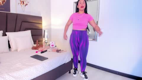 Snapshot of sofiperez_ chatting on February 8, 11:33 am online show from February 8, 11:33 am