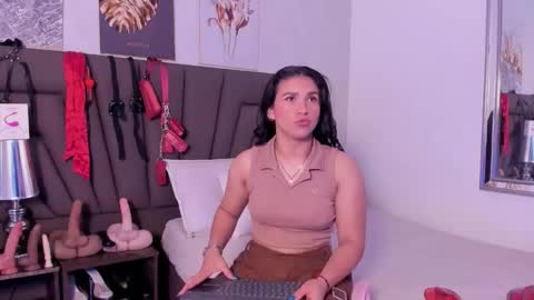 Snapshot of sofiperez_ chatting on October 16, 11:11 am online show from October 16, 11:11 am