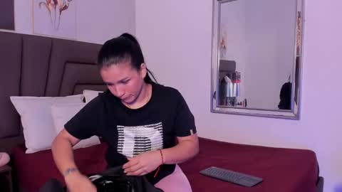 Snapshot of sofiperez_ chatting on October 17, 11:24 am online show from October 17, 11:24 am