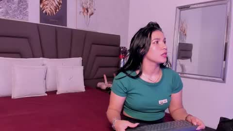 Snapshot of sofiperez_ chatting on October 24, 11:17 am online show from October 24, 11:17 am