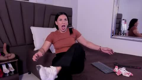 Snapshot of sofiperez_ chatting on November 12, 11:21 am online show from November 12, 11:21 am