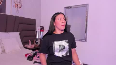 Snapshot of sofiperez_ chatting on December 1, 11:26 am online show from December 1, 11:26 am