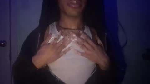 SolaceEve online show from December 8, 4:04 am