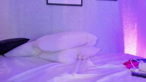 Snapshot of soph1a_ chatting on March 2, 6:37 am Sophia online show from March 2, 6:37 am