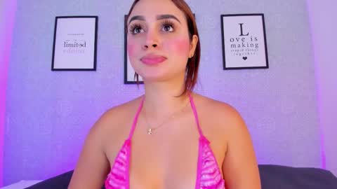 Snapshot of soph1a_ chatting on November 13, 8:52 pm Sophia online show from November 13, 8:52 pm