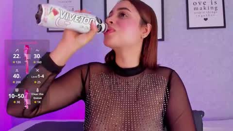 Snapshot of soph1a_ chatting on November 30, 7:29 pm Sophia online show from November 30, 7:29 pm