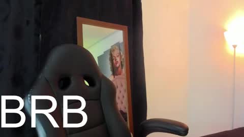 Snapshot of sophia_brunett chatting on February 19, 7:17 am Sophia online show from February 19, 7:17 am