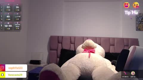 Snapshot of sophia_karsonn chatting on December 23, 10:21 am Sophia Carson online show from December 23, 10:21 am