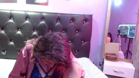     SOPHIA      online show from December 22, 3:44 pm