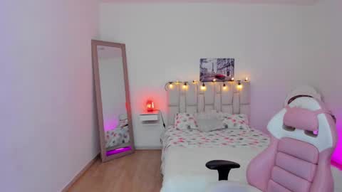 Sophia Rincon online show from January 12, 6:59 pm