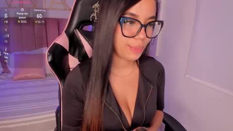 Snapshot of sophiaahill chatting on September 12, 8:42 pm Sophie Hill online show from September 12, 8:42 pm