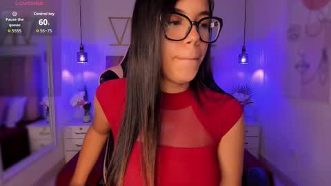 Snapshot of sophiaahill chatting on September 30, 9:31 pm Sophie Hill online show from September 30, 9:31 pm