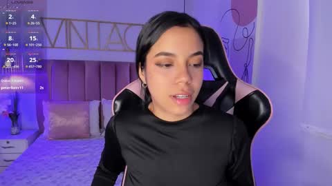 Snapshot of sophiaahill chatting on October 21, 8:20 pm Sophie Hill online show from October 21, 8:20 pm