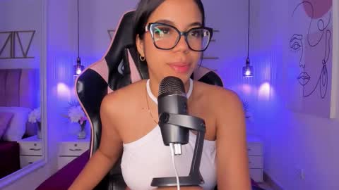 Snapshot of sophiaahill chatting on October 22, 8:41 pm Sophie Hill online show from October 22, 8:41 pm