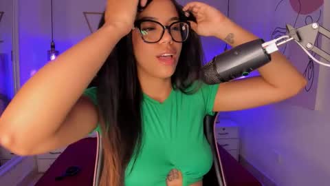 Snapshot of sophiaahill chatting on October 30, 8:09 pm Sophie Hill online show from October 30, 8:09 pm