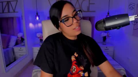 Snapshot of sophiaahill chatting on November 3, 7:59 pm Sophie Hill online show from November 3, 7:59 pm