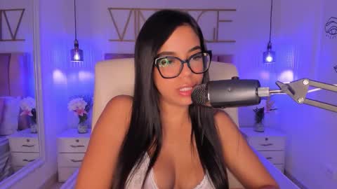 Snapshot of sophiaahill chatting on November 5, 7:47 pm Sophie Hill online show from November 5, 7:47 pm