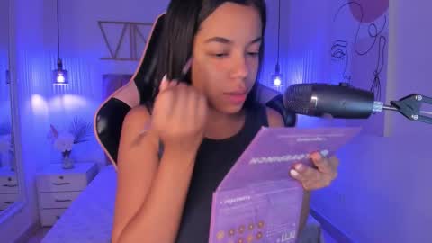 Snapshot of sophiaahill chatting on November 30, 12:31 pm Sophie Hill online show from November 30, 12:31 pm