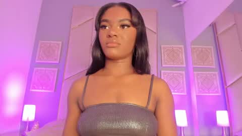 SophiaSmiths online show from February 1, 4:00 pm