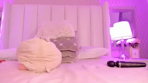 SophiaSmiths online show from February 9, 12:49 am