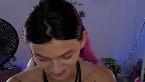 Snapshot of sophie_dolly_ chatting on December 13, 8:37 pm sophie doll online show from December 13, 8:37 pm