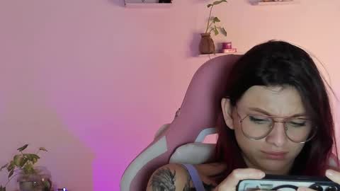 Snapshot of sophie_dolly_ chatting on January 17, 3:23 am sophie doll online show from January 17, 3:23 am