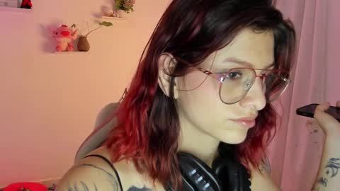 Snapshot of sophie_dolly_ chatting on January 28, 8:36 pm sophie doll online show from January 28, 8:36 pm