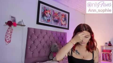 Snapshot of sophie_dolly_ chatting on September 18, 10:23 pm sophie doll online show from September 18, 10:23 pm