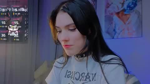 Snapshot of sophie_nomenal_ chatting on November 4, 1:54 pm sophie_nomenal_ online show from November 4, 1:54 pm