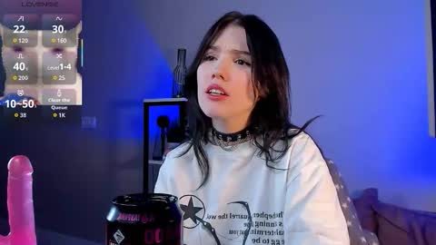 Snapshot of sophie_nomenal_ chatting on November 28, 2:14 am sophie_nomenal_ online show from November 28, 2:14 am