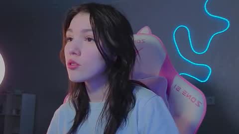 Snapshot of sophie_nomenal_ chatting on December 5, 3:20 pm sophie_nomenal_ online show from December 5, 3:20 pm