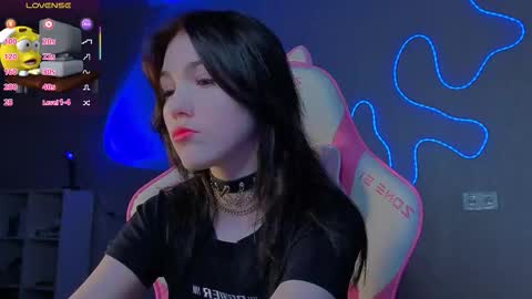 Snapshot of sophie_nomenal_ chatting on December 14, 2:33 pm sophie_nomenal_ online show from December 14, 2:33 pm