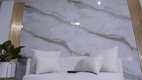 Sophie  online show from November 13, 3:00 pm