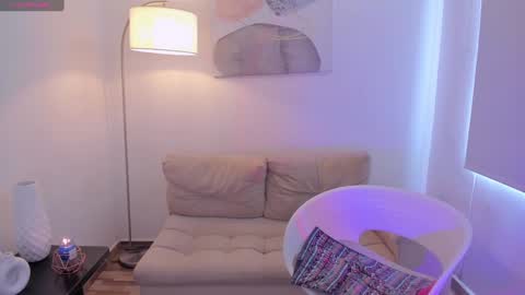 Snapshot of sophiebrownx_ chatting on December 11, 9:01 pm Sophie online show from December 11, 9:01 pm