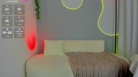 Sophie online show from December 2, 10:05 pm