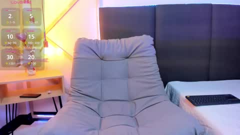 sophieharris__ online show from March 3, 8:00 pm