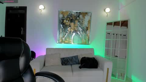 Sophie Houston online show from November 24, 6:13 am