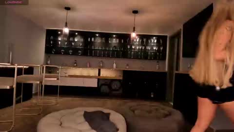 Sophie  Palmer online show from February 15, 2:00 pm