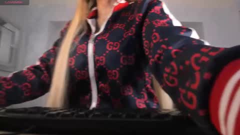 Sophie  Palmer online show from February 18, 1:55 pm