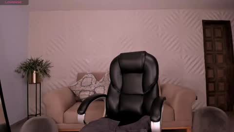 Sophie  Palmer online show from February 27, 2:43 pm