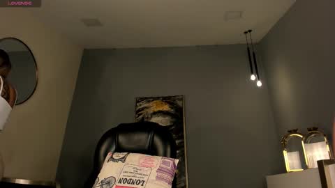 Sophie  Palmer online show from October 31, 10:49 am