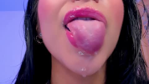 sophierooy online show from December 15, 5:31 pm