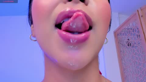 sophierooy online show from December 22, 5:21 pm