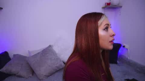 Snapshot of sophiiecums chatting on September 18, 12:29 pm Sophiie online show from September 18, 12:29 pm