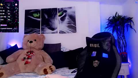 Sophie Sweet online show from February 1, 7:57 am