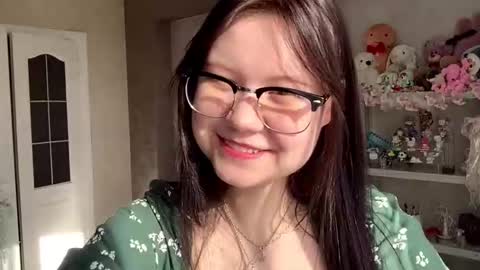 lily online show from October 18, 5:54 am