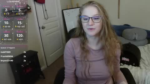 Snapshot of southerbunny chatting on December 14, 3:15 pm Bunnydathug online show from December 14, 3:15 pm