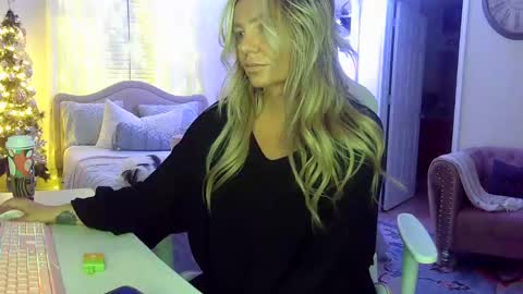 Snapshot of southernbarbii chatting on December 2, 11:56 am Your Barbii online show from December 2, 11:56 am